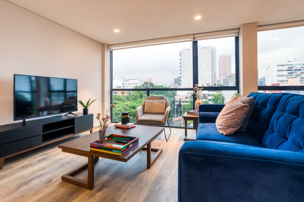 Exclusive Three-Bedroom Apartment photo 1