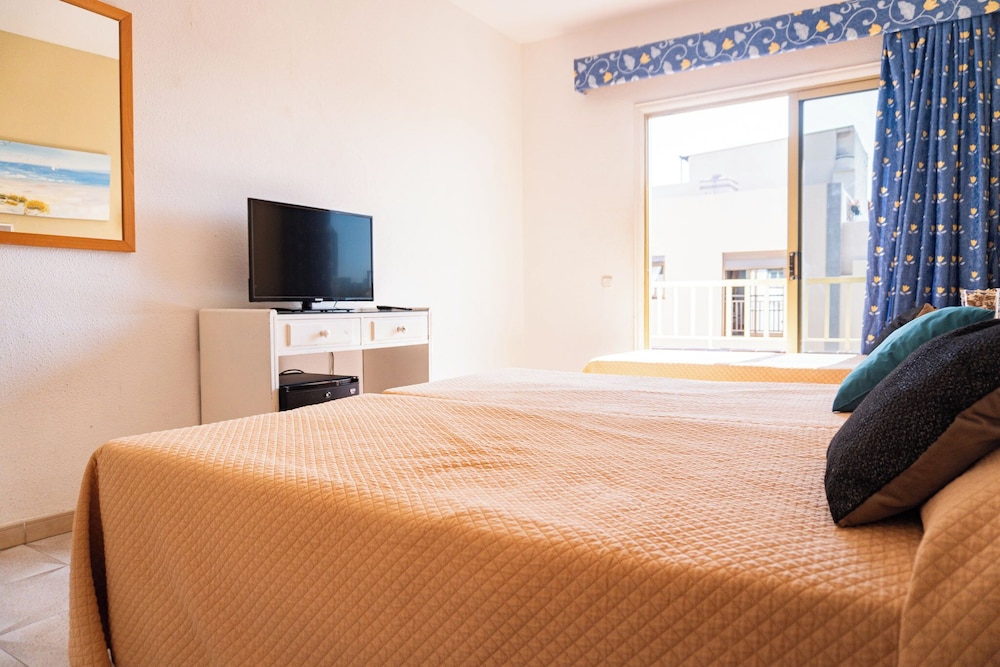 Standard Triple Room, 3 Twin Beds - Photo 4