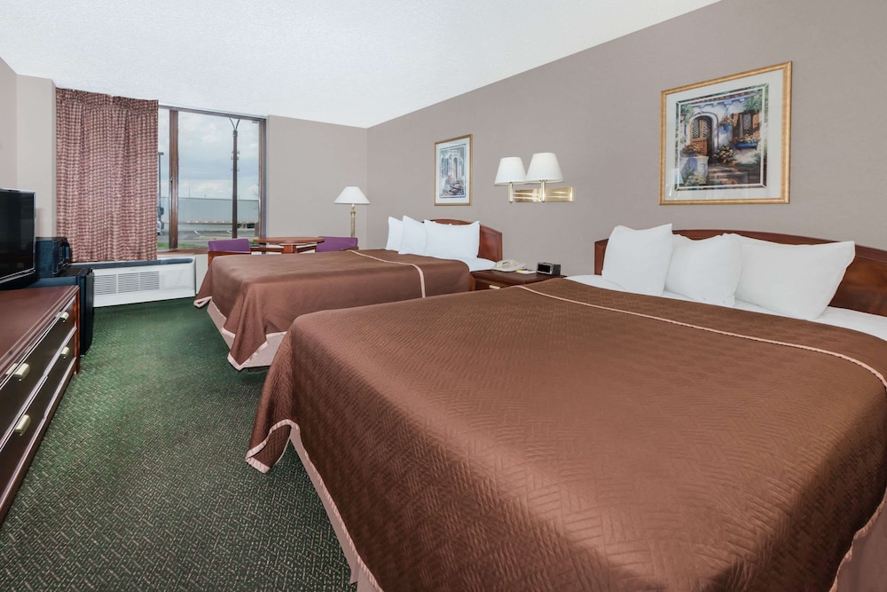 Room, 2 Double Beds, Non Smoking - Photo 3