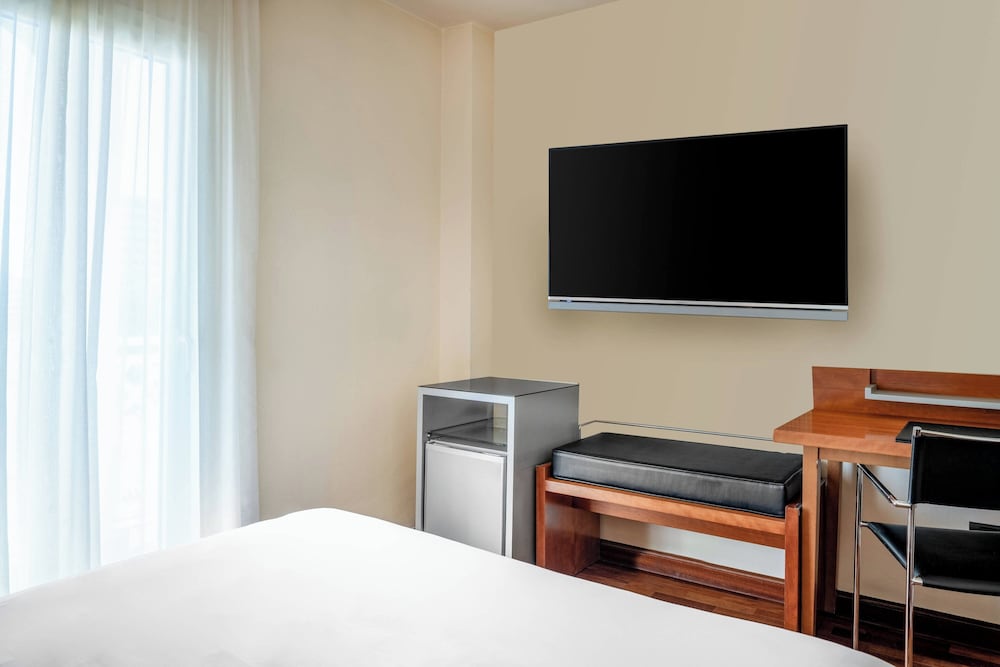 Room, 1 Queen Bed, City View
