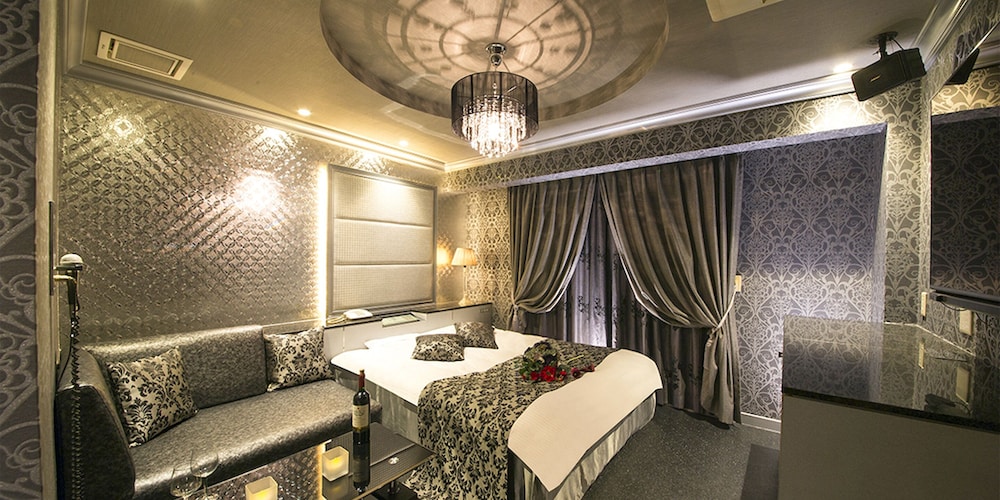Standard Double Room - Photo 8