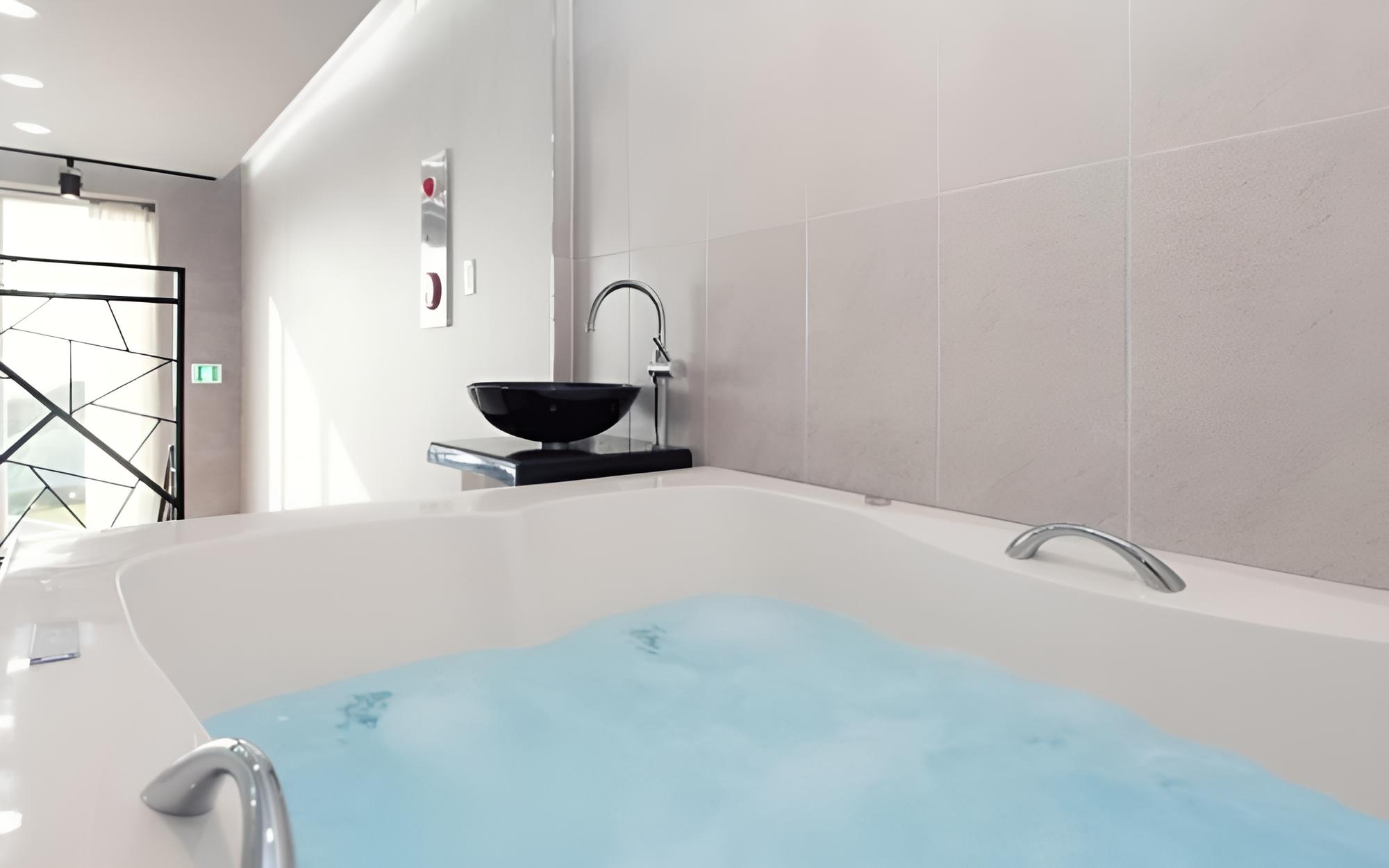 Room (Room 101 (Whirlpool Spa Duplex))