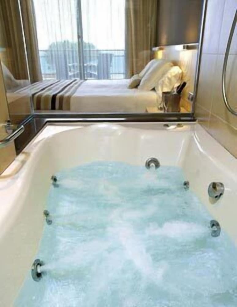 Double Room, Jetted Tub, Sea View photo 2