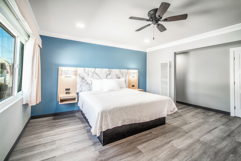 Deluxe Room, Mobility Accessible photo 1