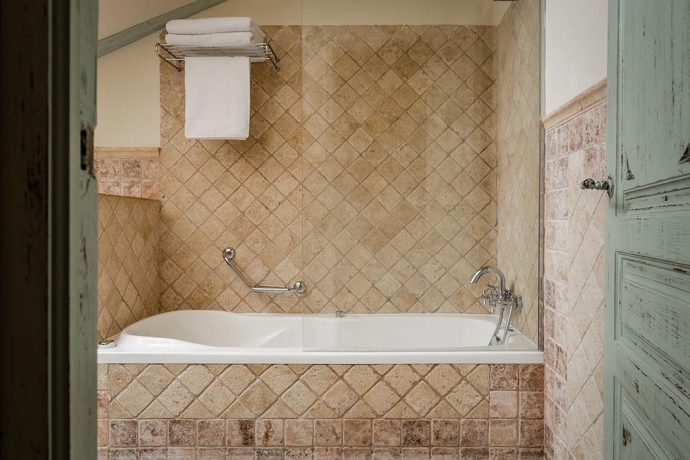 Standard Double or Twin Room - Photo 8