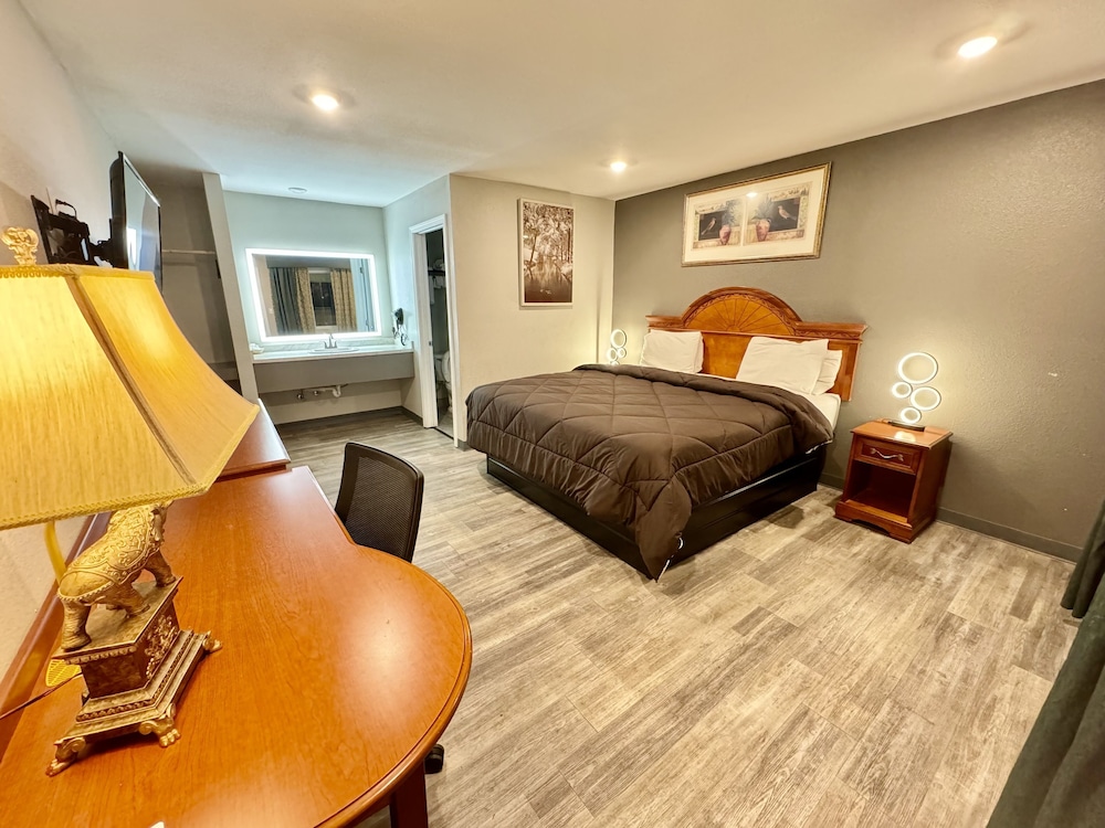 Luxury Suite, 1 King Bed photo 1