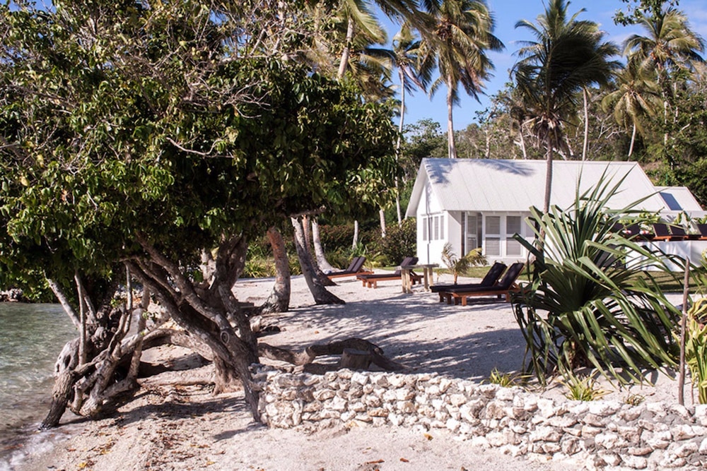 Beachfront Villa photo 3