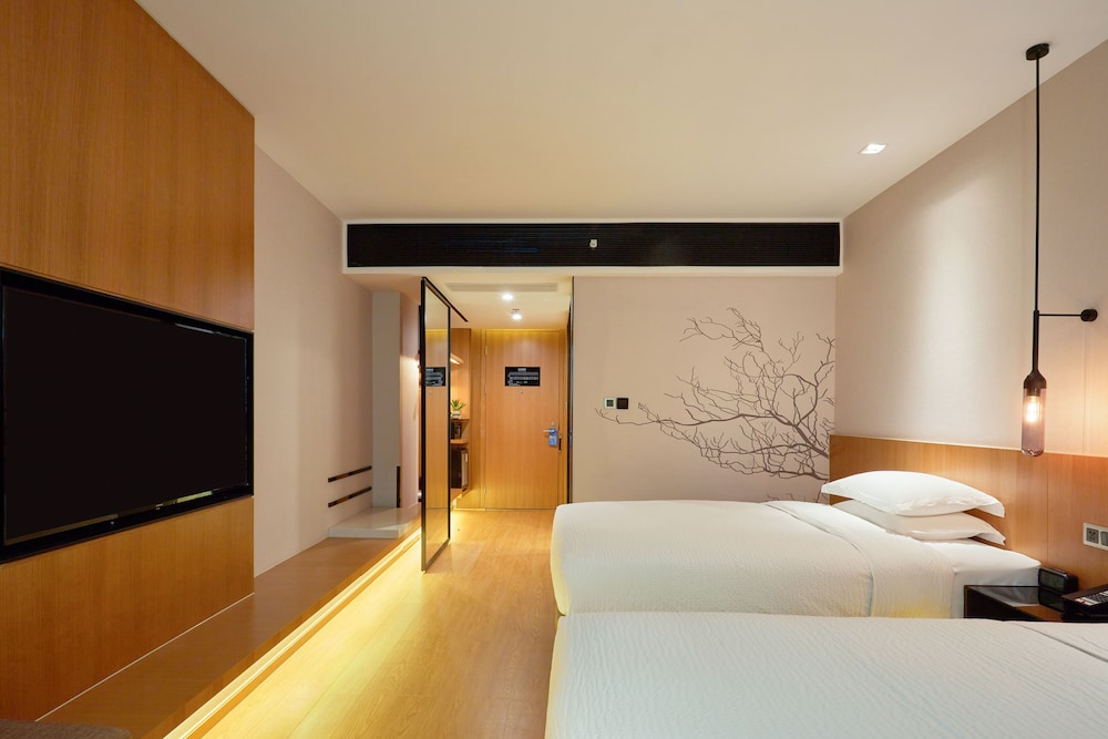 Deluxe Room, 2 Twin Beds, City View - Photo 7