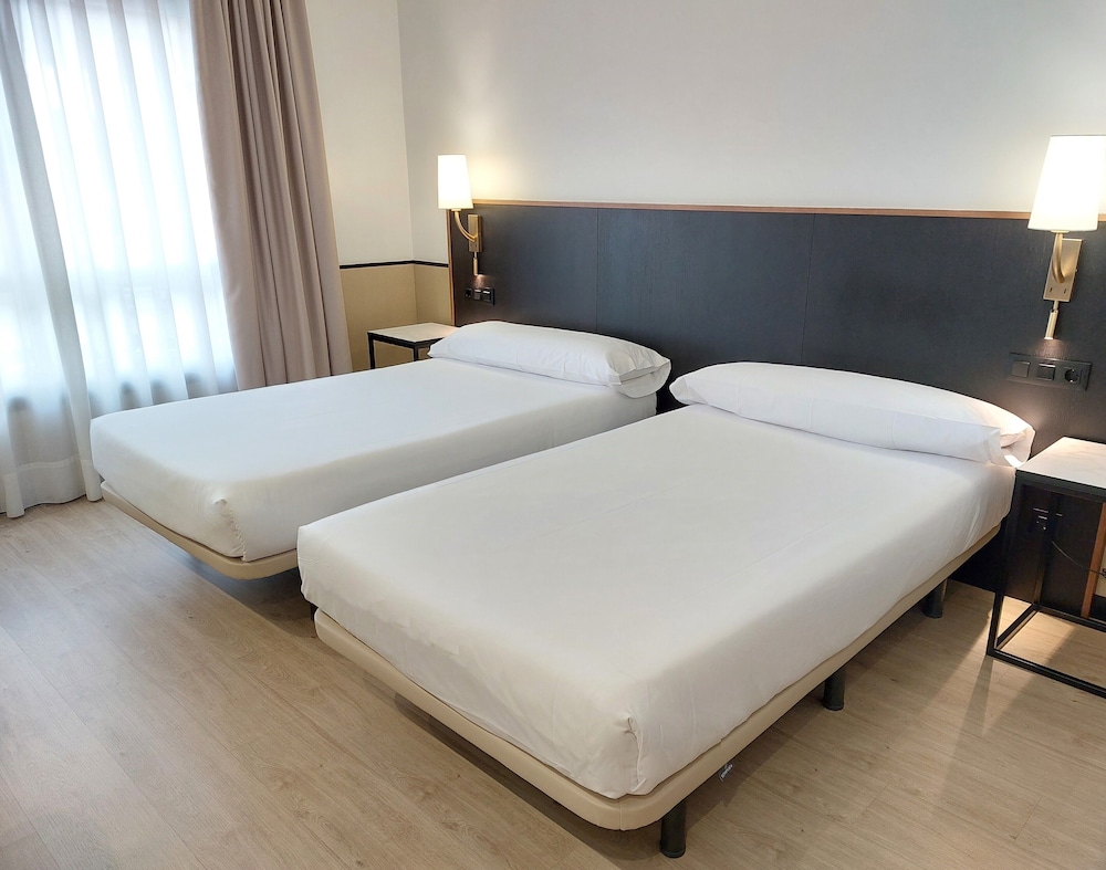 Superior Twin Room - Photo 4