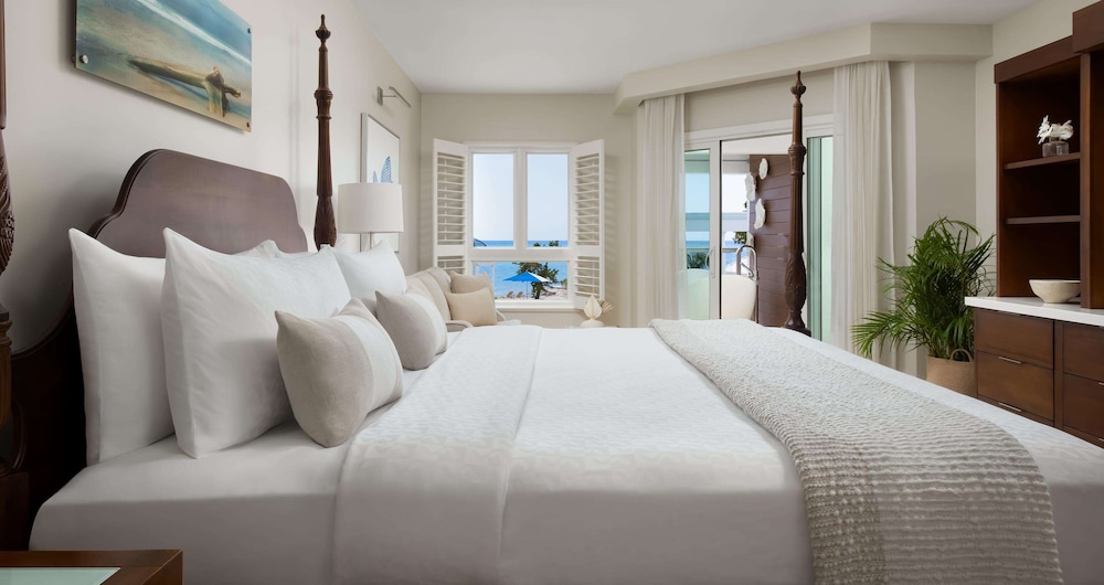 Luxury Room, 1 King Bed, Balcony, Beachfront (Starlight Tranquility Soaking Tub) photo 2