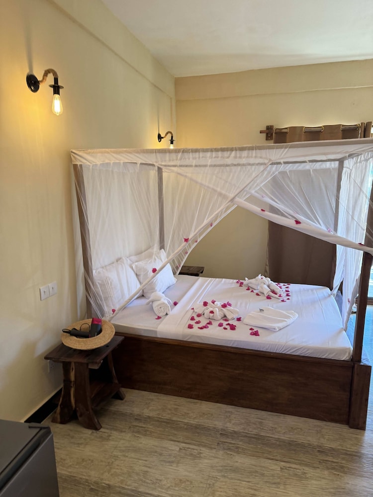 Junior Studio Suite, Pool View