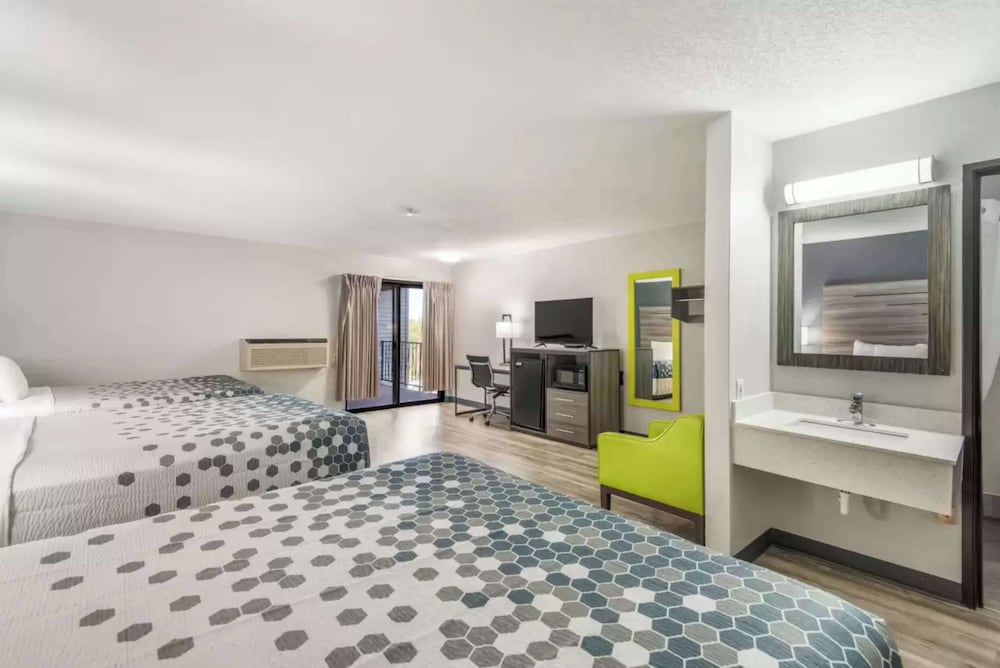 Suite, Multiple Beds photo 3