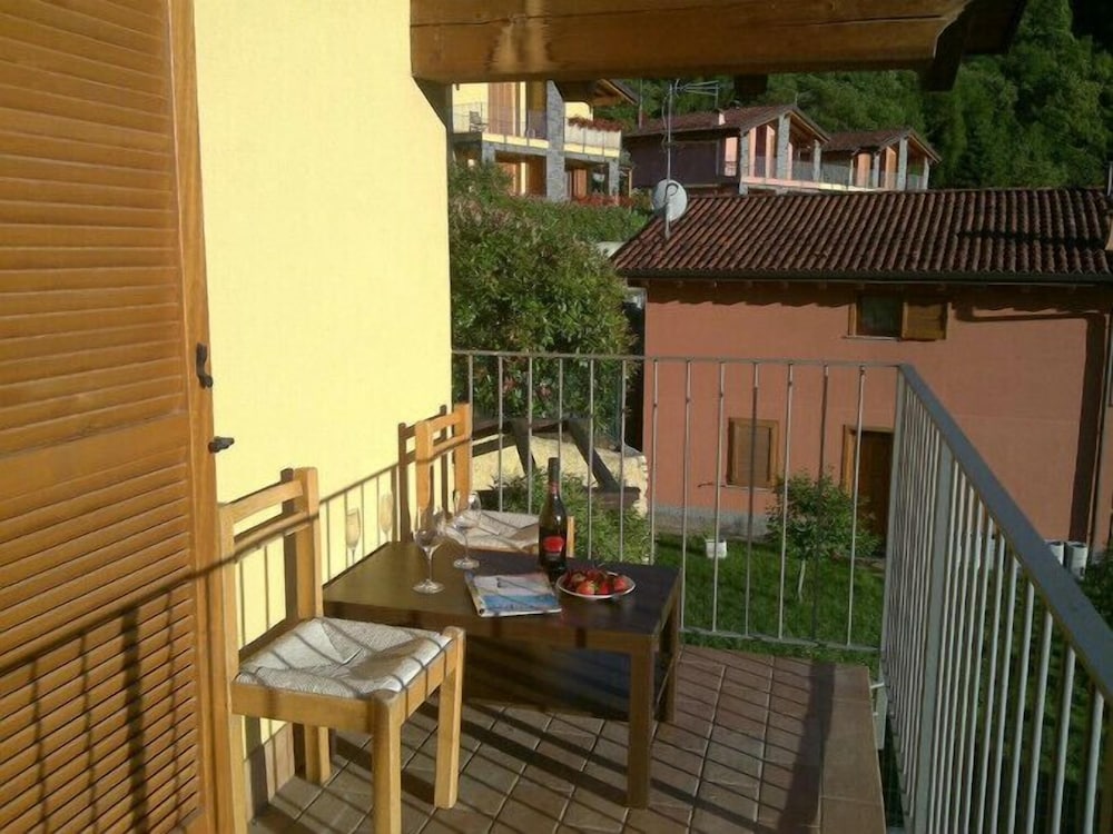 Family Townhome, Multiple Beds, 2 Bathrooms, Garden Area (Alla Vigna Panoramica) photo 2