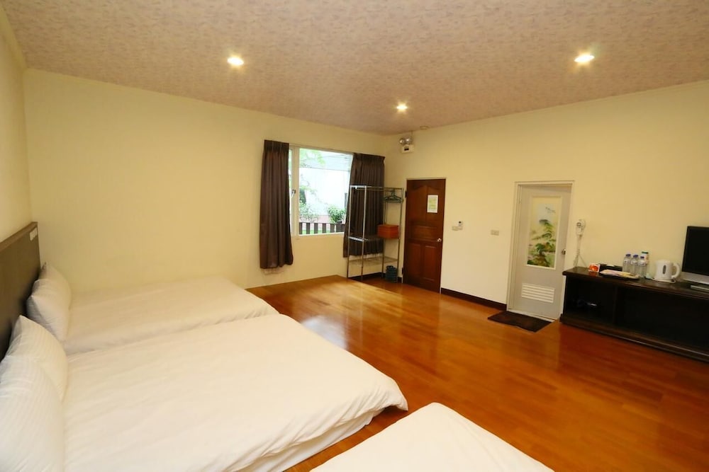 Room - Photo 3