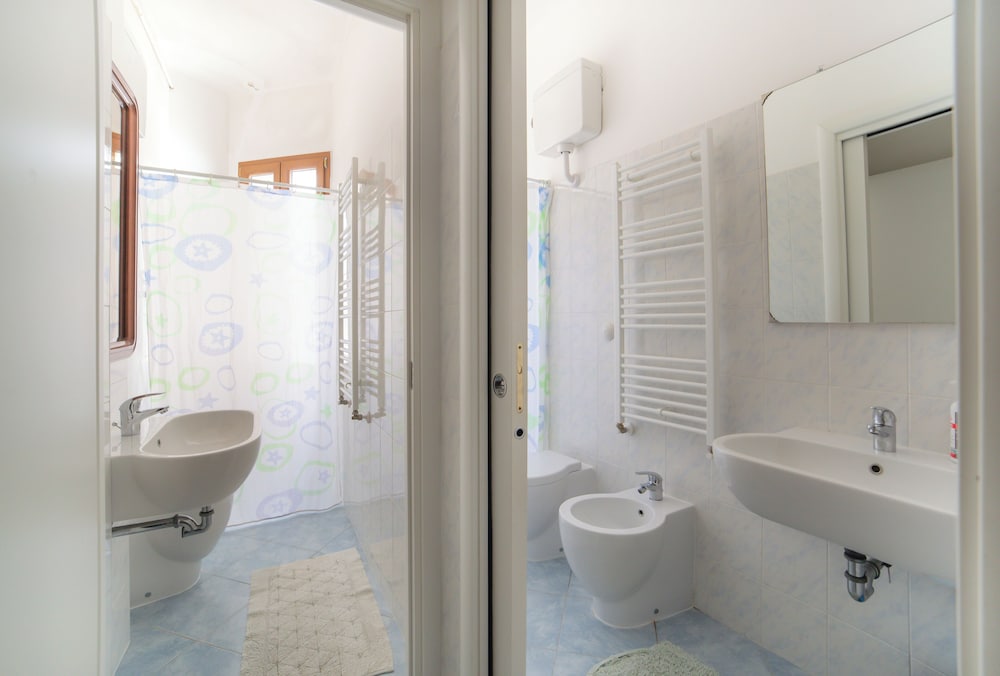 Economy Room with Bunk Bed and Shared Bathroom photo 2