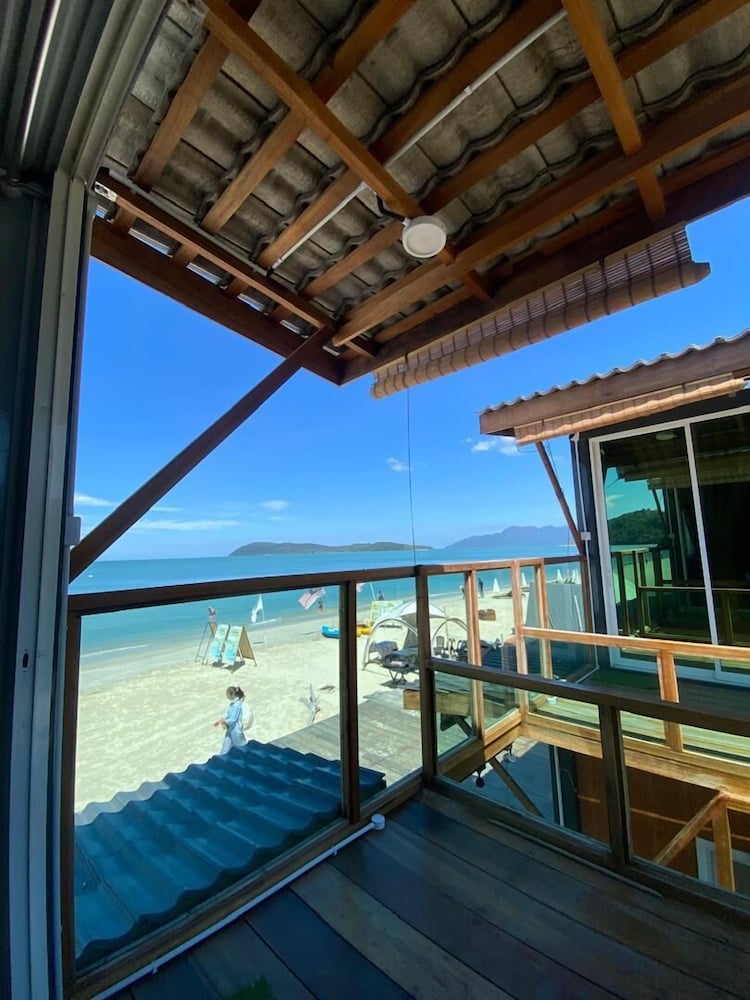 Deluxe Room, Beach View photo 1