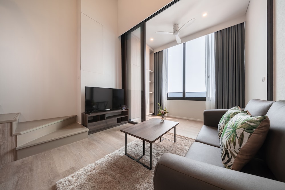 Studio Executive Duplex Twin
