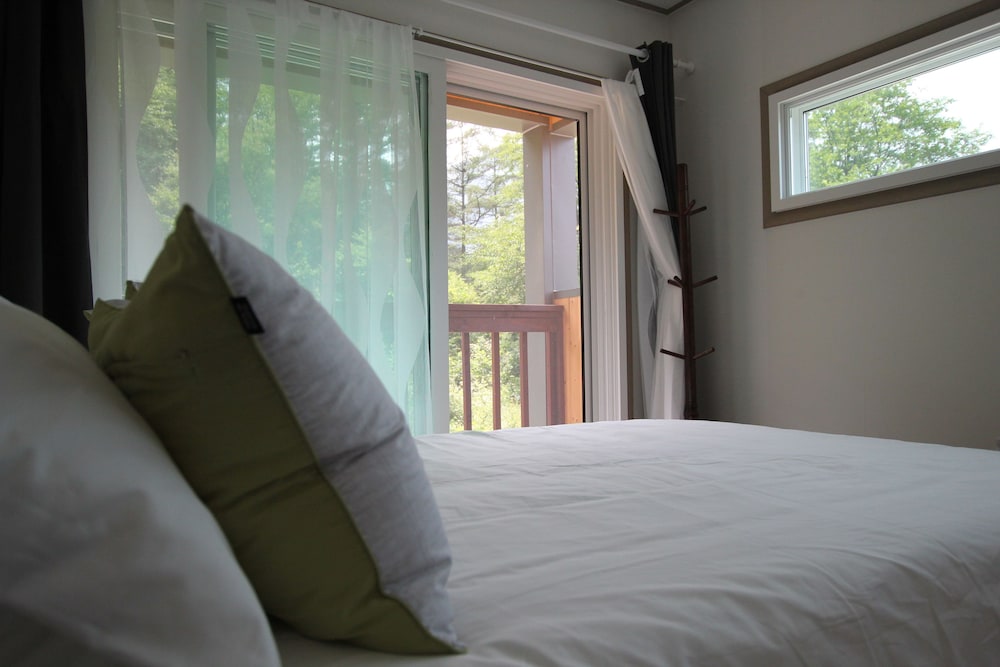 Condo (203) photo 2