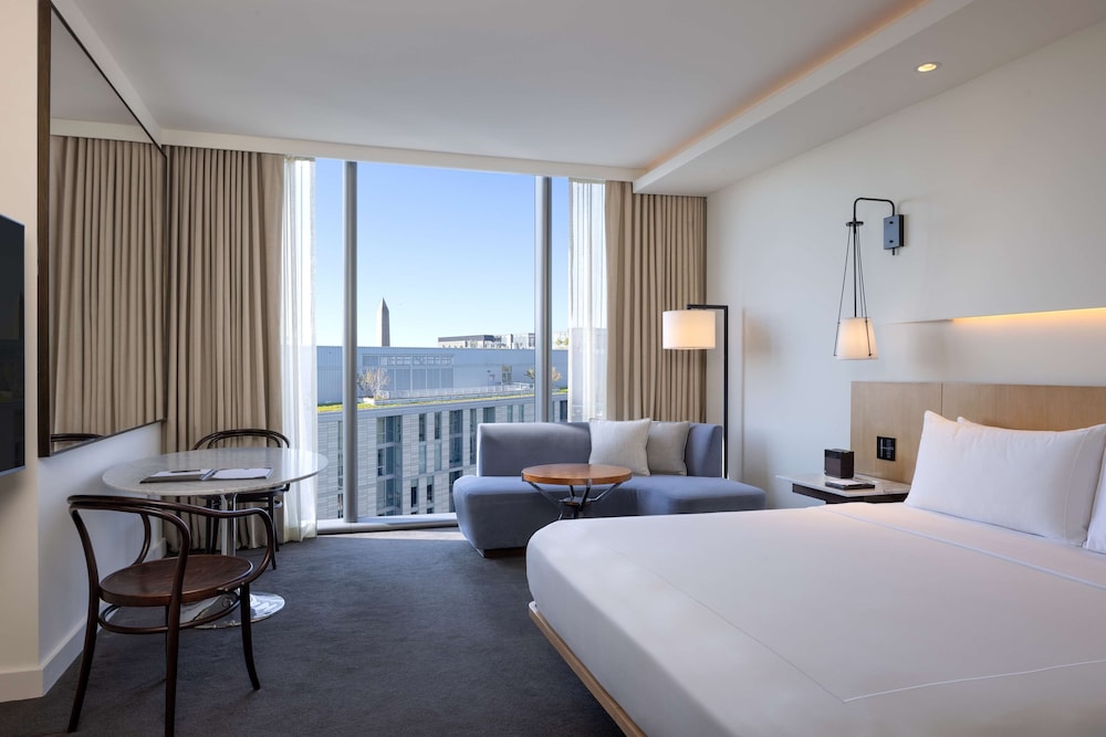Suite, 1 King Bed