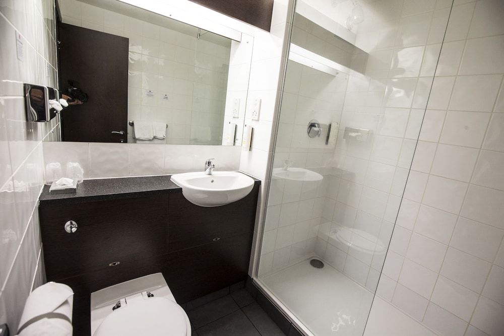 Room (1 Double, 1 Single Twin Room)