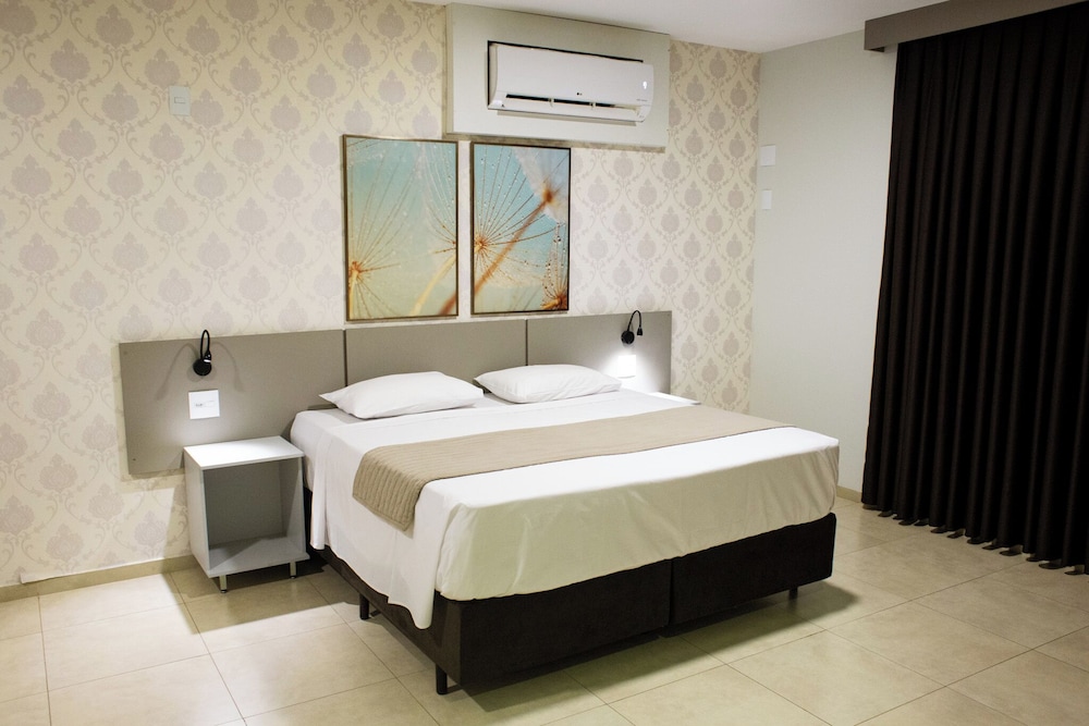 Deluxe Room - Photo 9