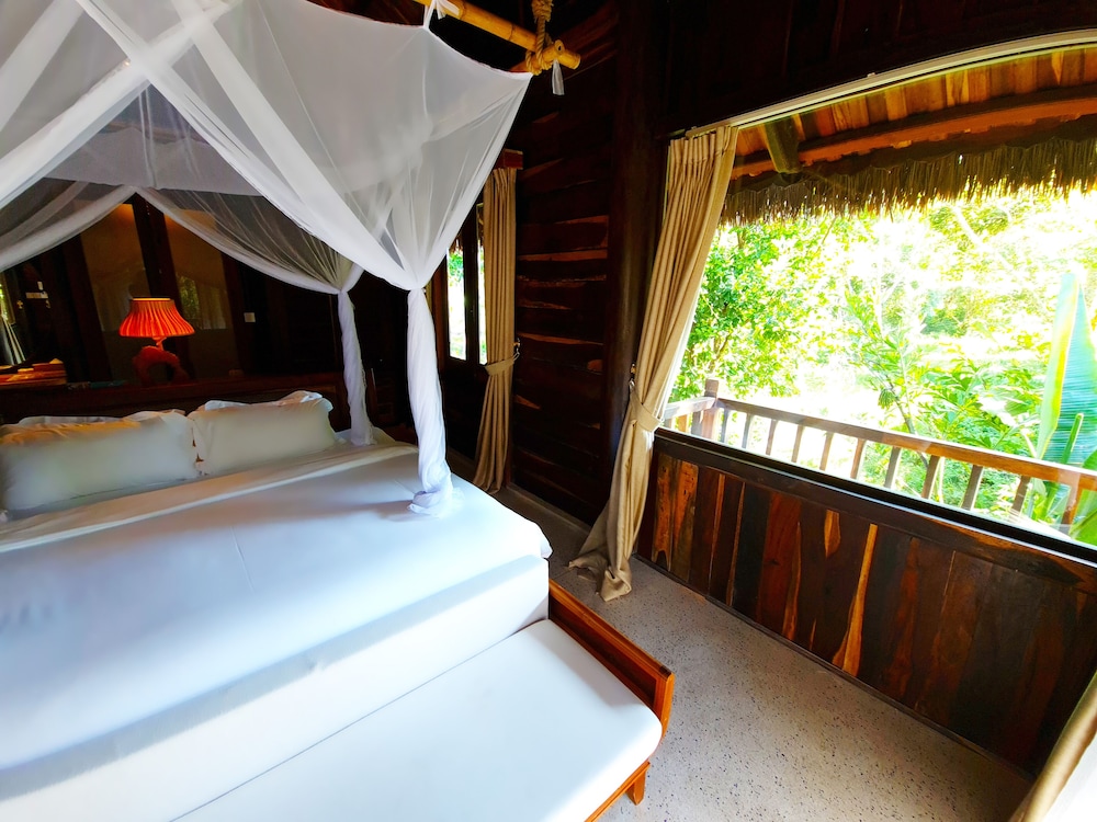 Jungle Bungalow King