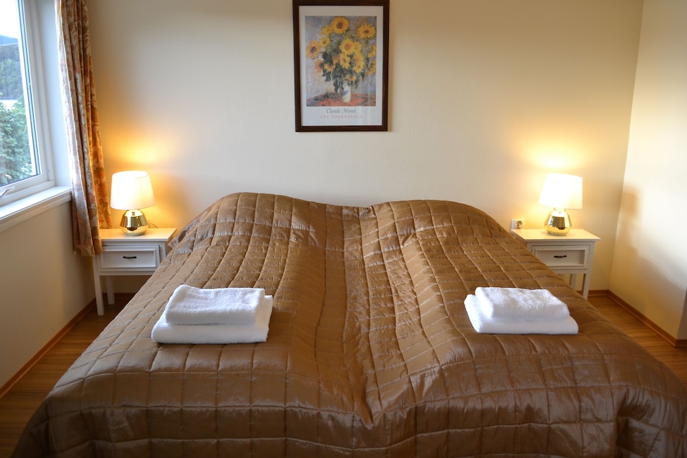 Classic Double Room, 2 Twin Beds, Mountain View