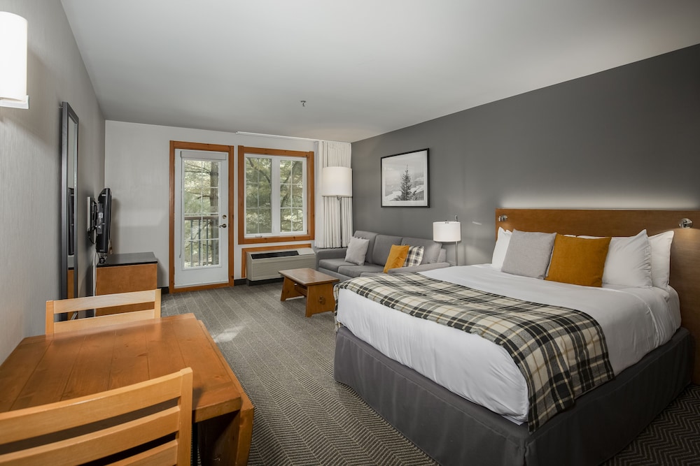 Hotel Room - Photo 1