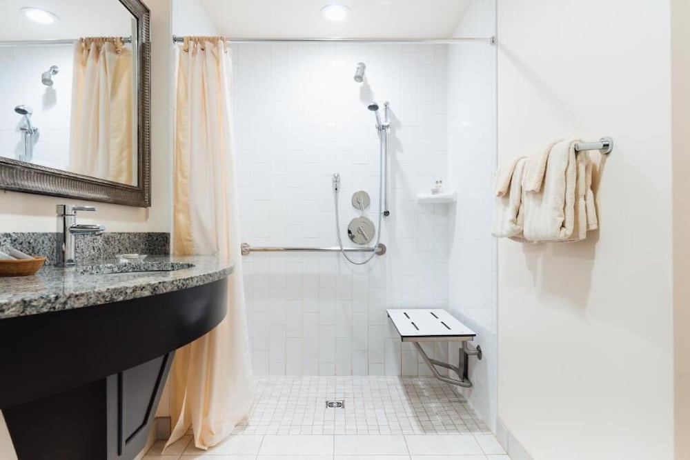 Deluxe Room, 2 Queen Beds, Accessible, Ocean View Balcony photo 1