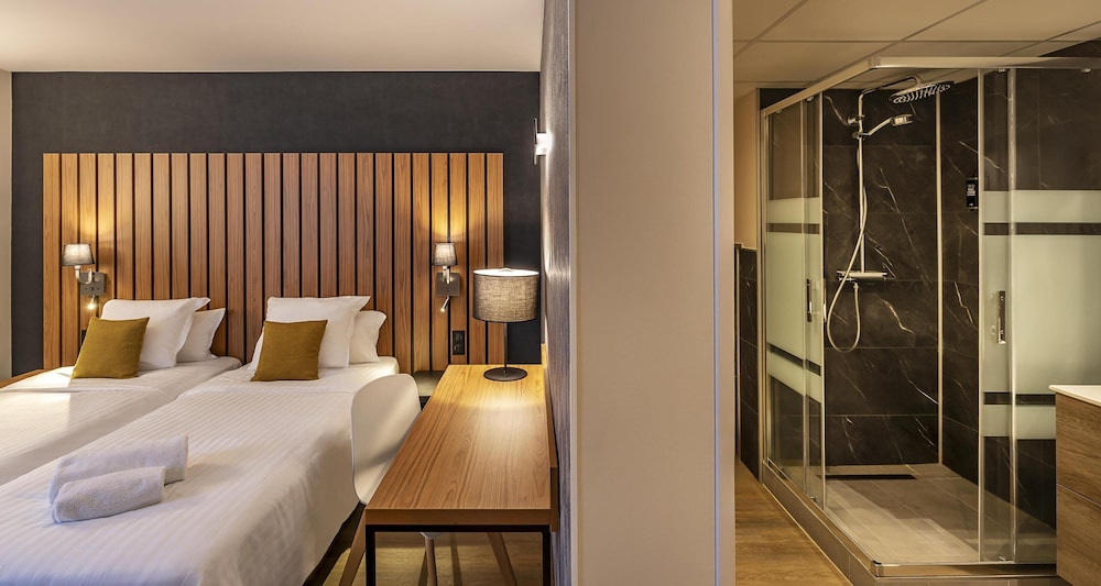 Comfort Room, 2 Twin Beds, Non Smoking (Shower Only) - Photo 3