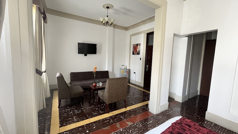 Junior Suite, 1 Queen Bed with Sofa bed photo 2