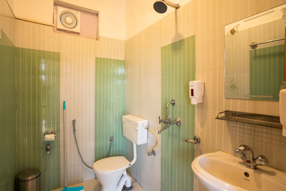 Deluxe Private Room with Balcony and Ensuite Bathroom - Photo 2