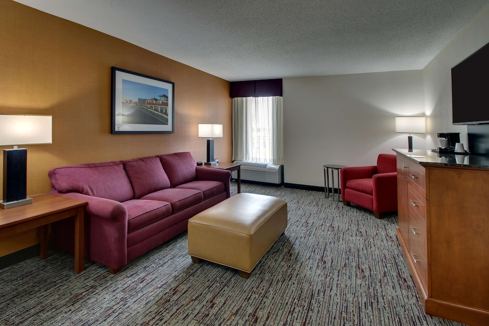 Suite, 1 King Bed with Sofa bed, Refrigerator & Microwave (Upper Floor, 2 Rooms, Sofabed)