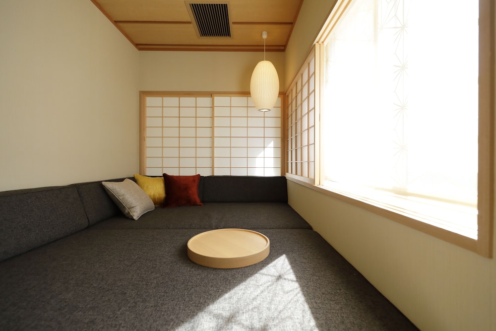 Modern Japanese-Western-Style Room (Ryukyu Tatami + Twin Beds / 51sqm)  Tokiwadai, Non Smoking photo 1