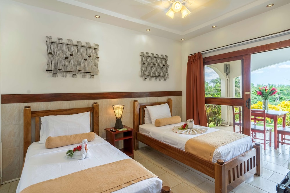 Standard Room, Multiple Beds, Non Smoking, Garden View
