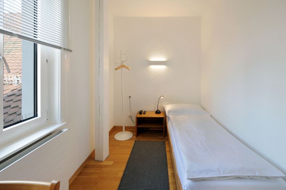 Economy Single Room (External Private Bathroom) photo 2