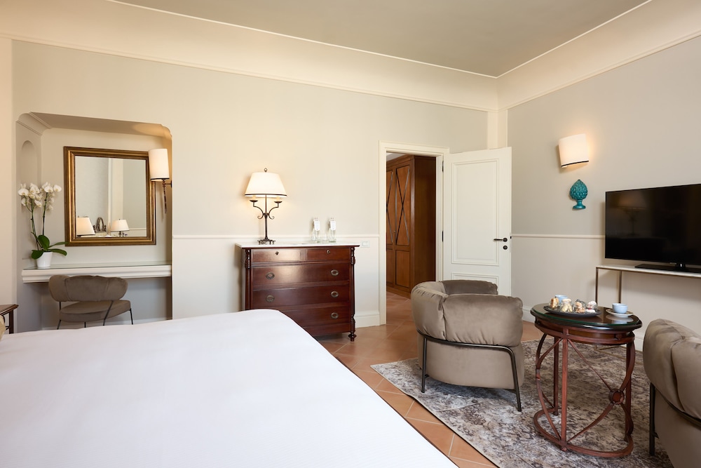 Junior Suite, Terrace, Pool View (triple) photo 2