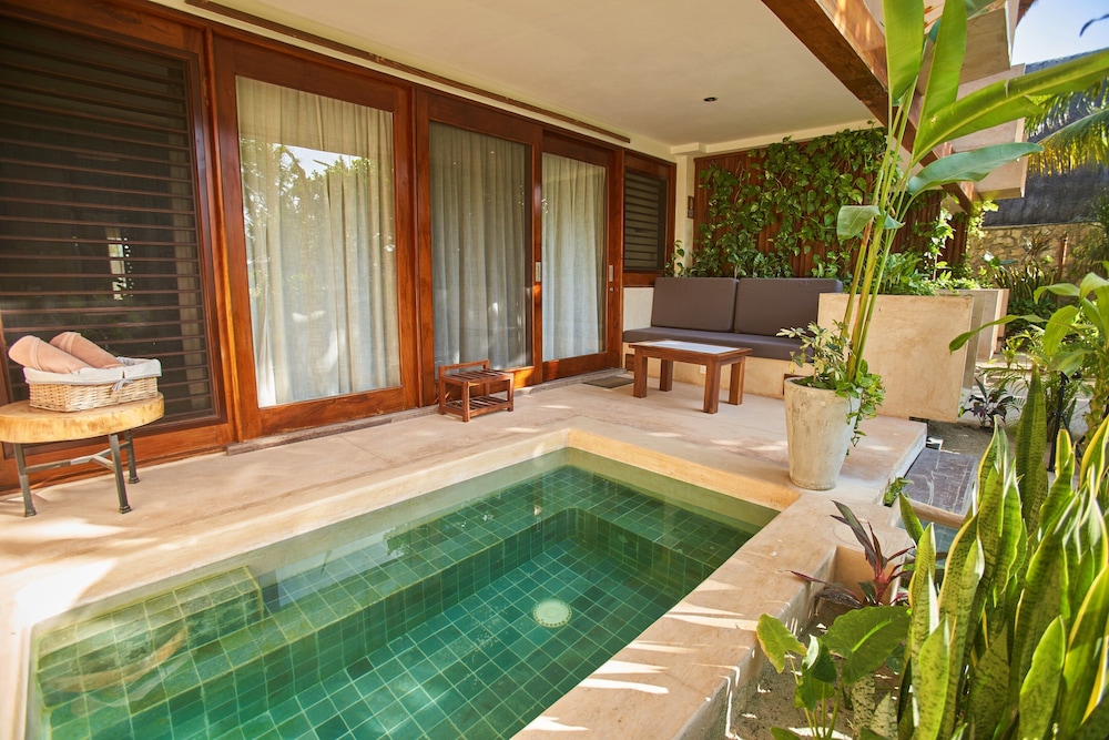 Superior Room, Pool View photo 2