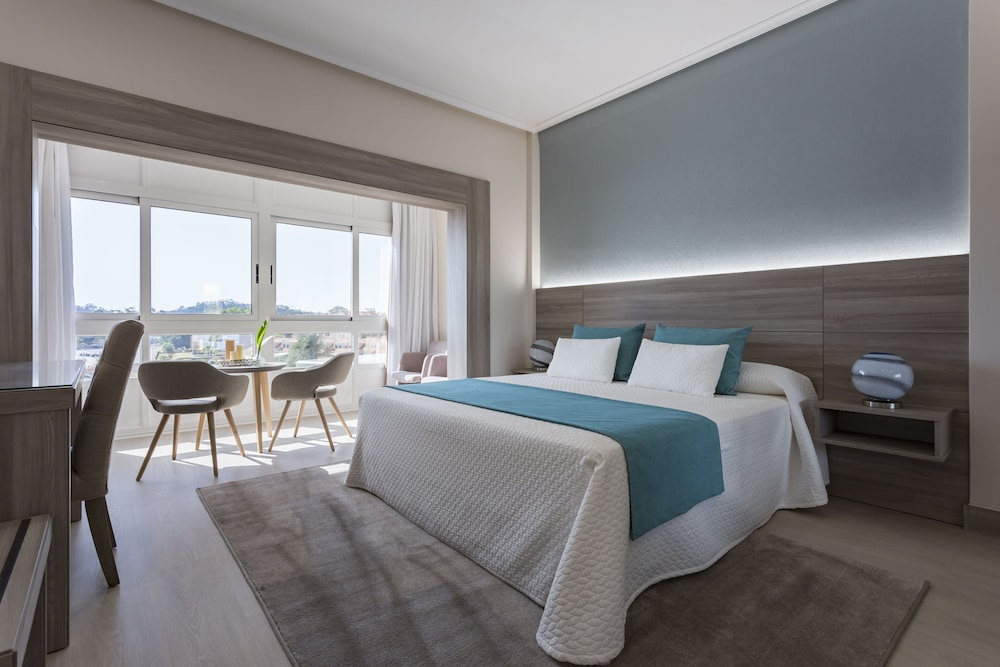Deluxe Single Room, Sea View (Lateral)