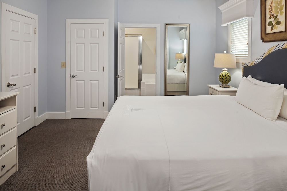 Deluxe Townhome 2 Bedroom photo 3
