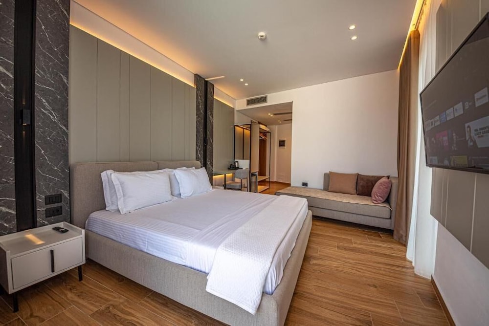 Junior Suite with Balcony and Sea View