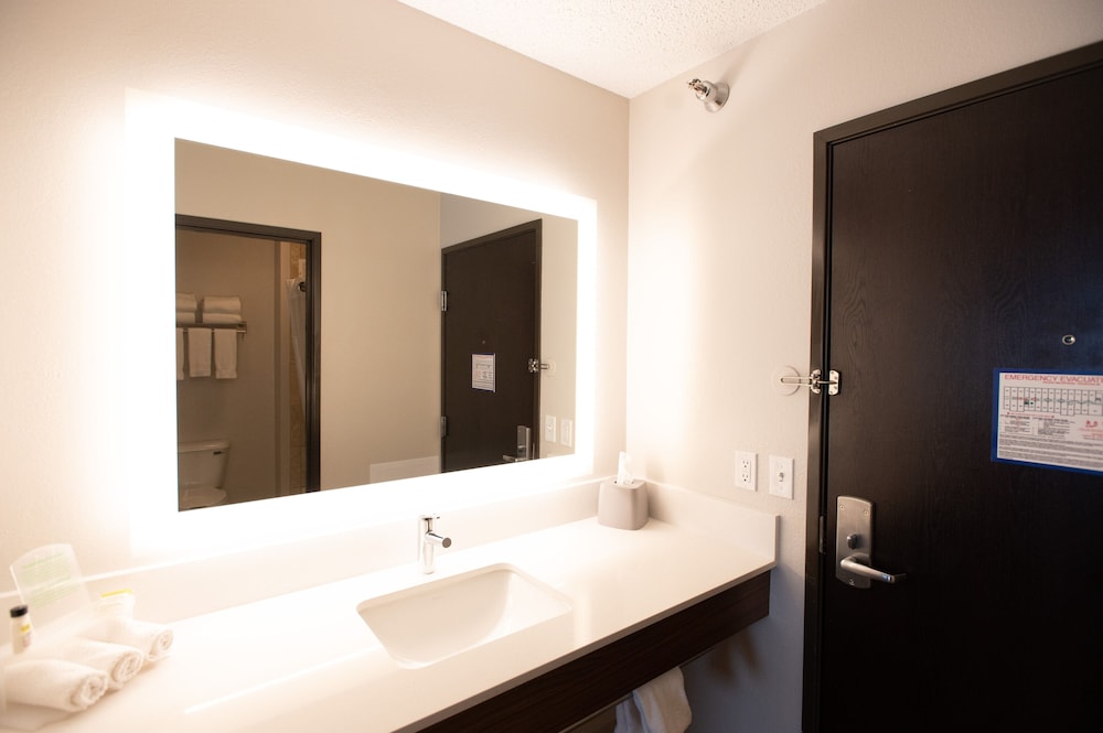 Standard Room, 2 Queen Beds, Accessible - Photo 4