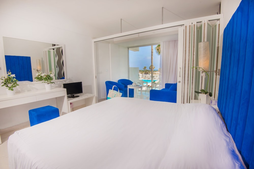 Family Room, Sea View