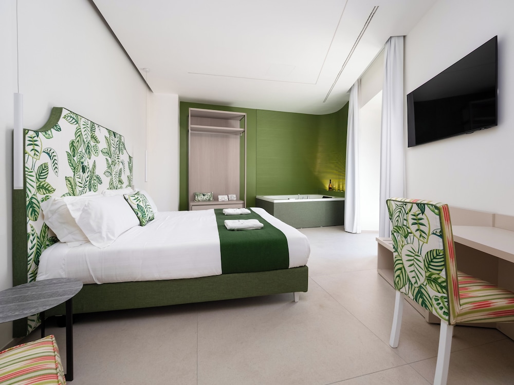 Luxury Suite, Balcony, City View