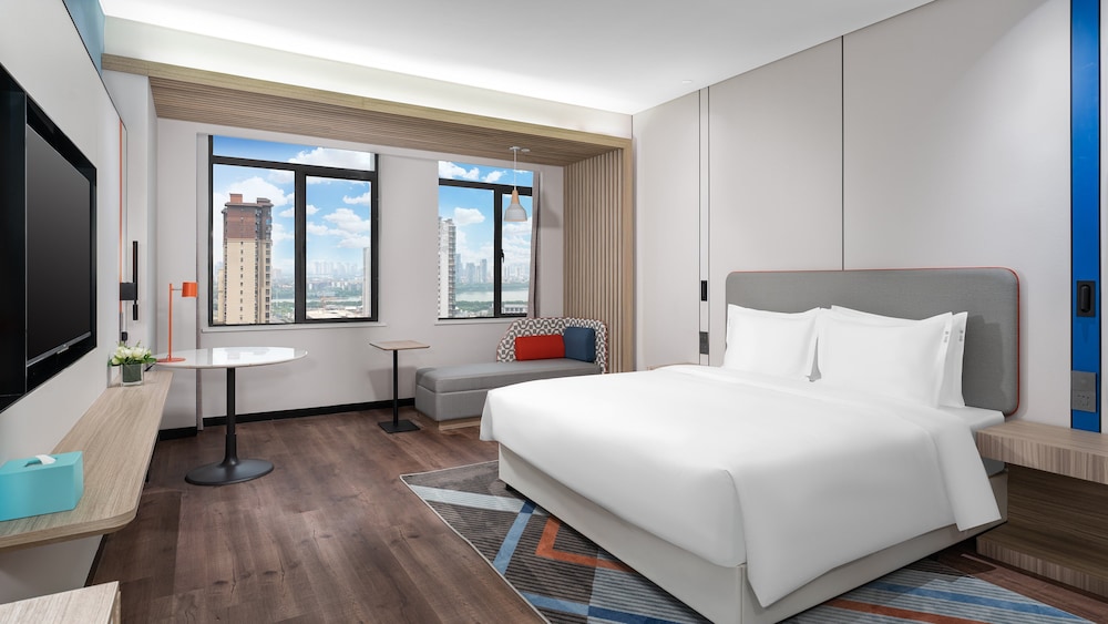 Standard Room, 1 King Bed, Lake View - Photo 2