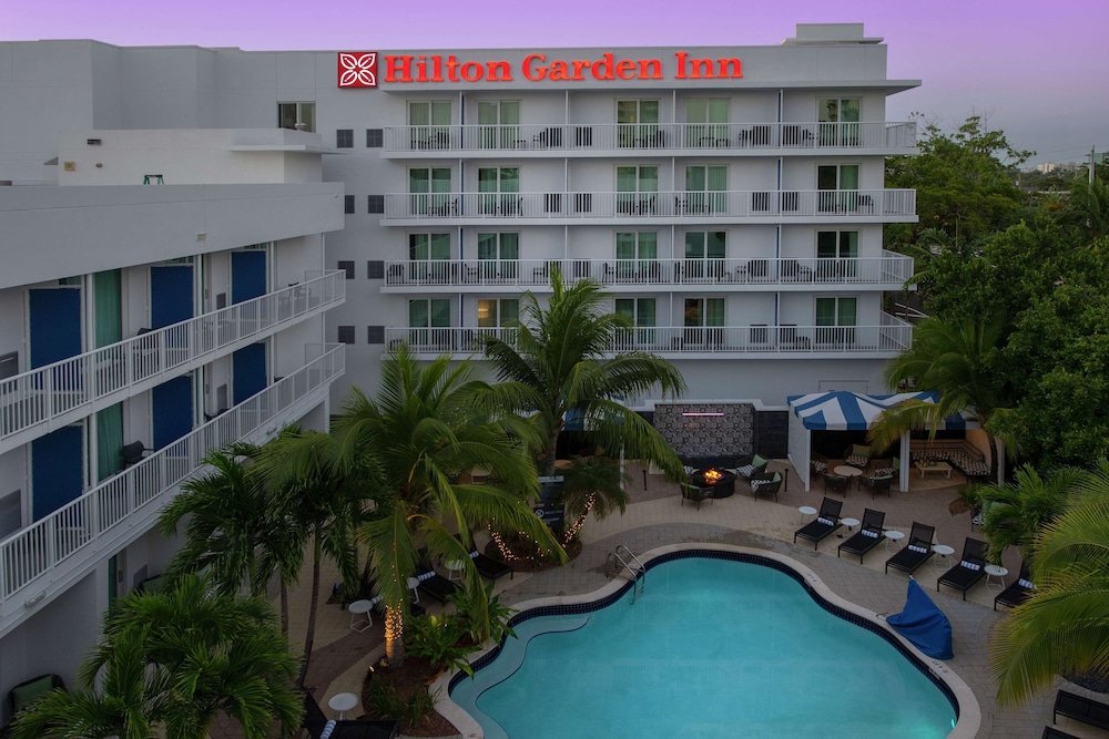 Room, 2 Queen Beds, Pool View - Photo 10