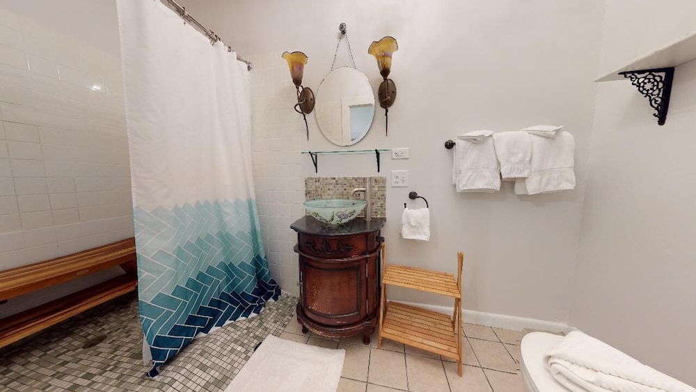 Classic Room, Private Bathroom (Driftwood - Queen Fireplace Room) photo 3
