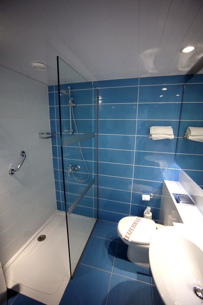 Superior Room, Partial Sea View (2 Twin Rooms Interconnecting Door) photo 2
