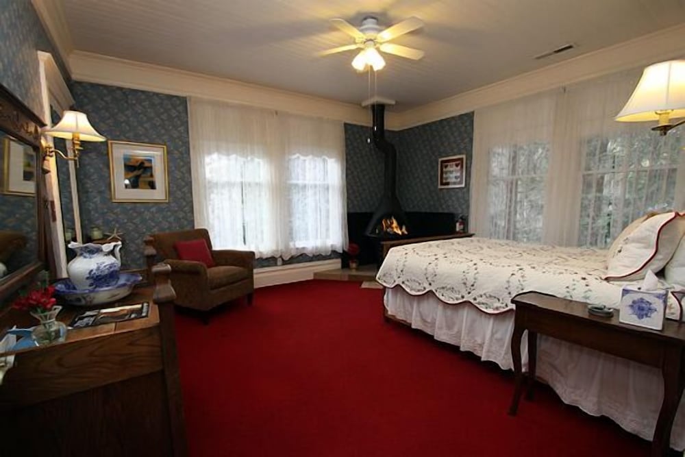 Room, 1 Queen Bed, Hill View photo 1