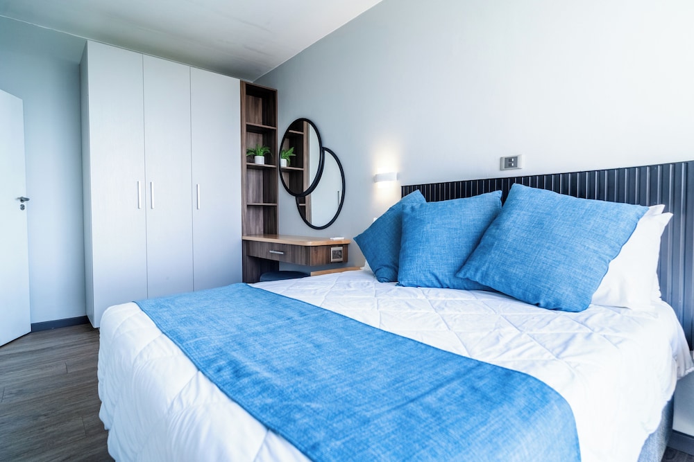 6 Sleeper Upgraded Flat with Balcony (26) photo 2